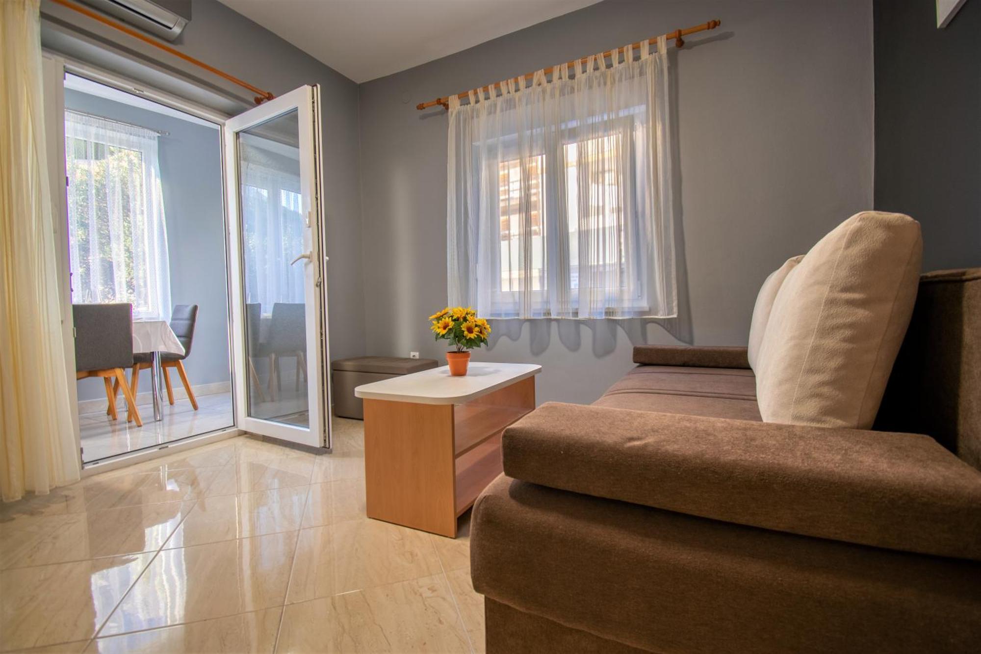 Apartments Hudovernik Baška Voda Eksteriør bilde