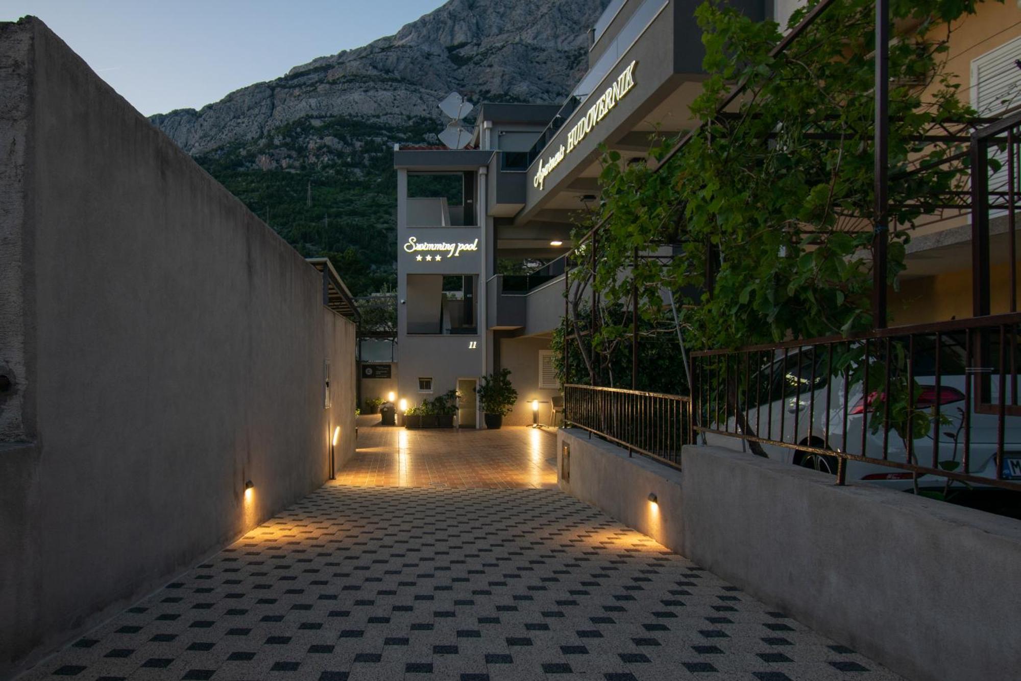 Apartments Hudovernik Baška Voda Eksteriør bilde