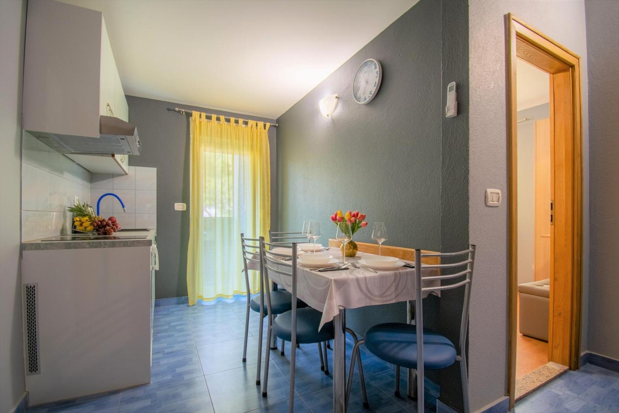 Apartments Hudovernik Baška Voda Eksteriør bilde