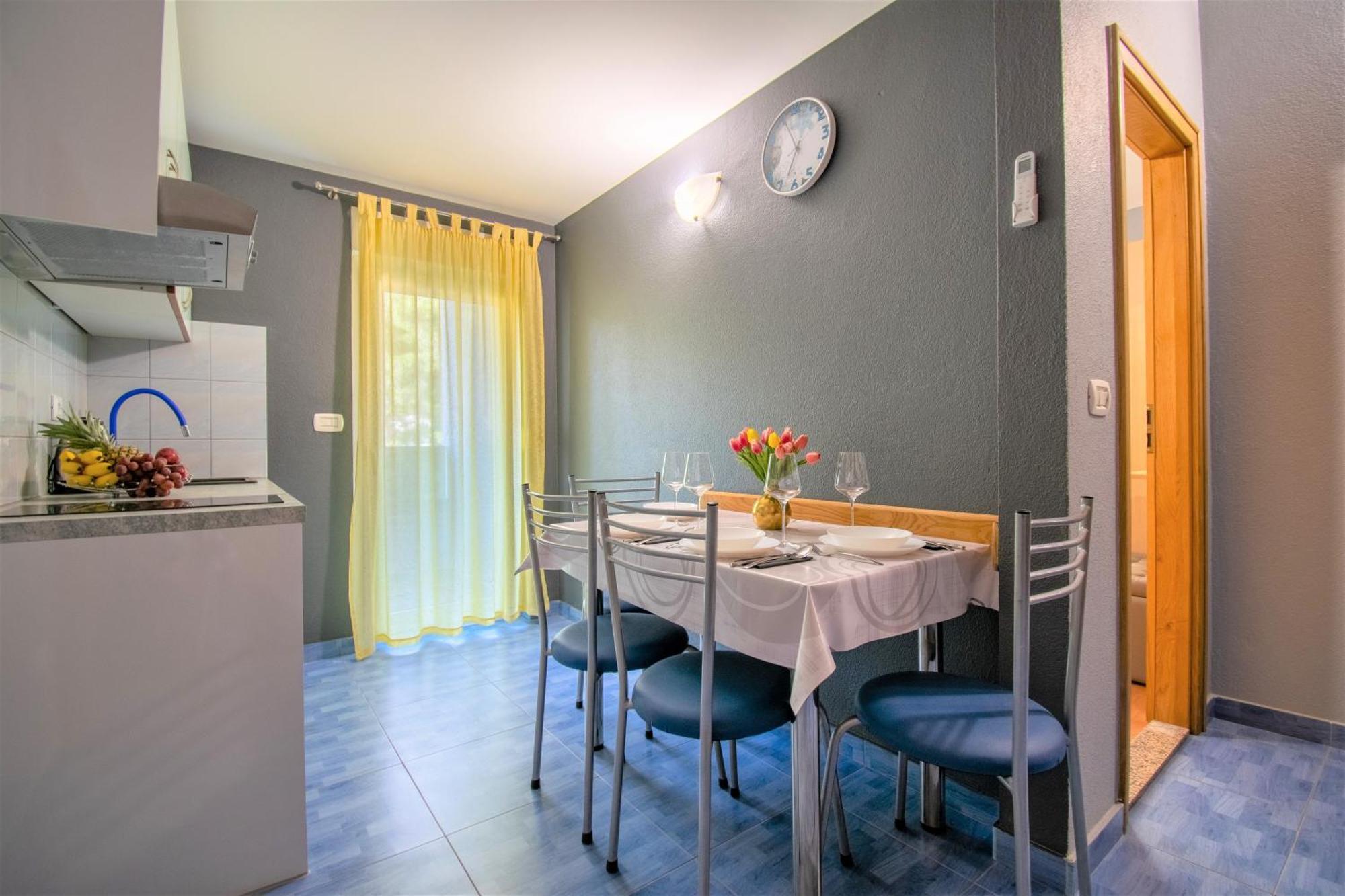 Apartments Hudovernik Baška Voda Eksteriør bilde